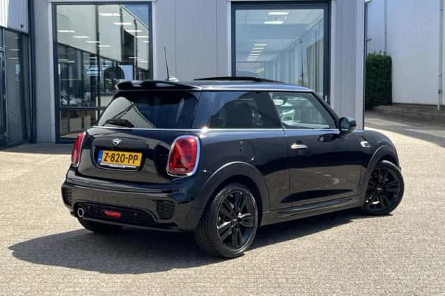 MINI One (2021) thumbnail 2