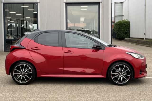 Toyota Yaris (2023) thumbnail 3