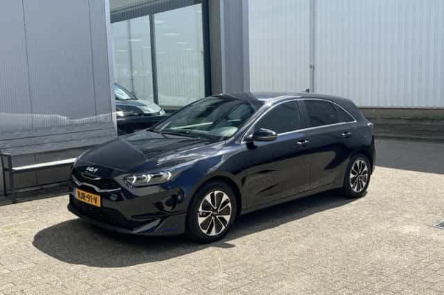Kia Ceed (2025) thumbnail 2