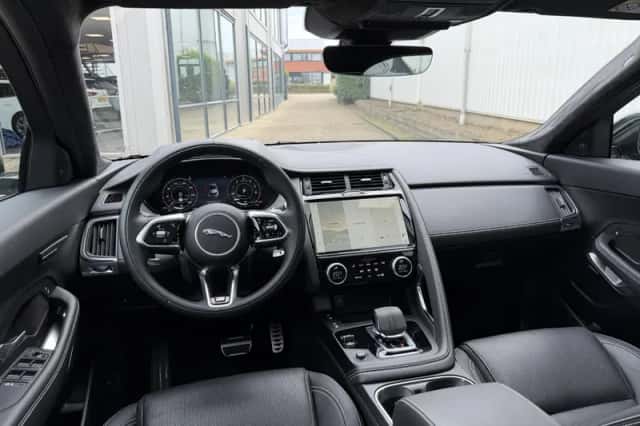 Jaguar E-Pace (2021) thumbnail 3