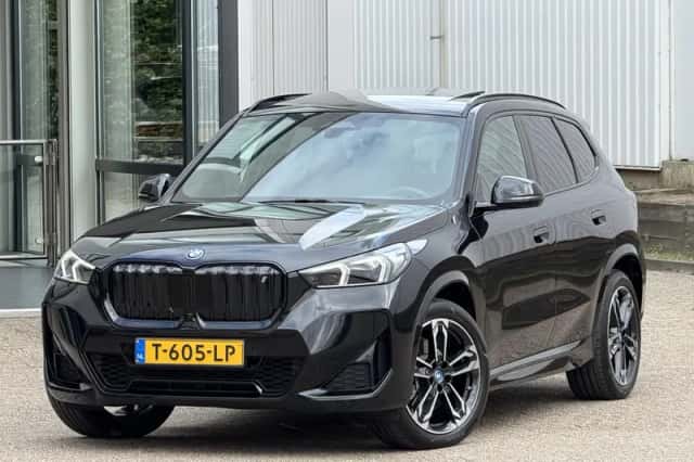 BMW iX1 (2022) thumbnail 6