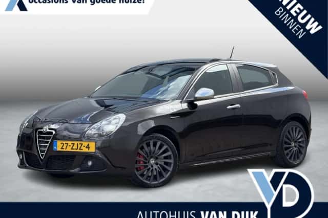 Alfa Romeo Giulietta (2012) thumbnail 1