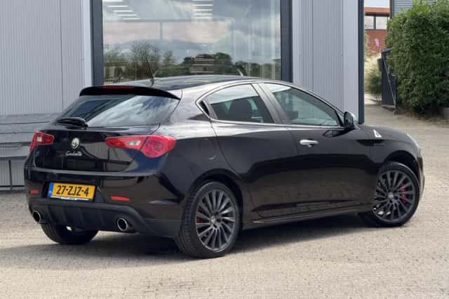Alfa Romeo Giulietta (2012) thumbnail 2
