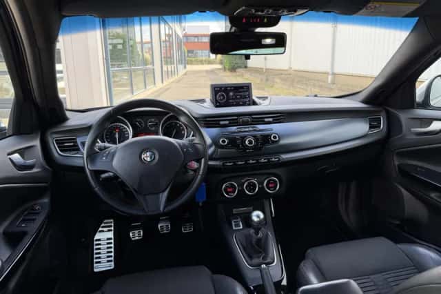 Alfa Romeo Giulietta (2012) thumbnail 3