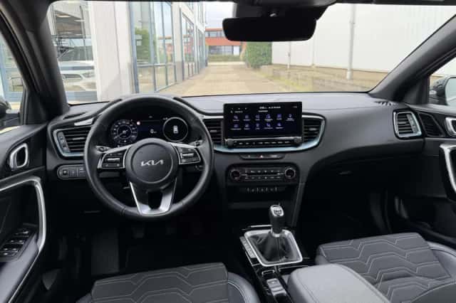 Kia Ceed (2025) thumbnail 4