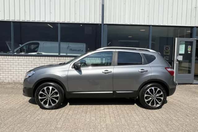 Nissan Qashqai (2011) thumbnail 4