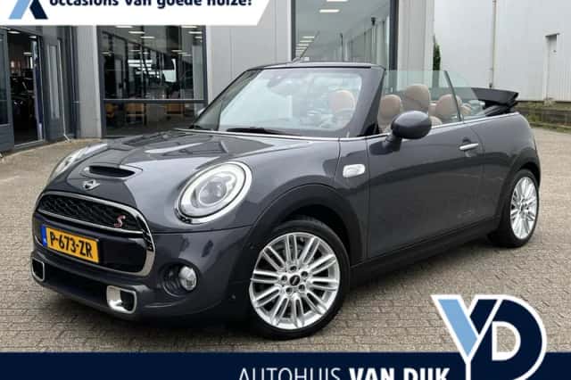MINI Cabrio (2017) thumbnail 1