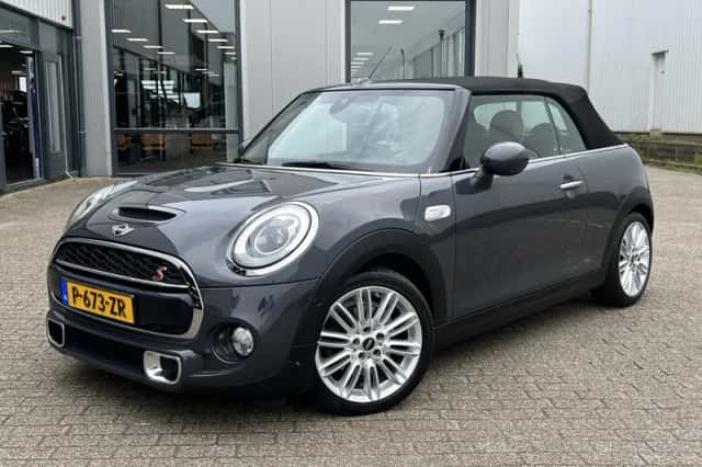 MINI Cabrio (2017) thumbnail 2