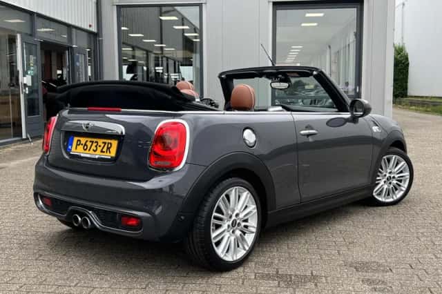 MINI Cabrio (2017) thumbnail 3
