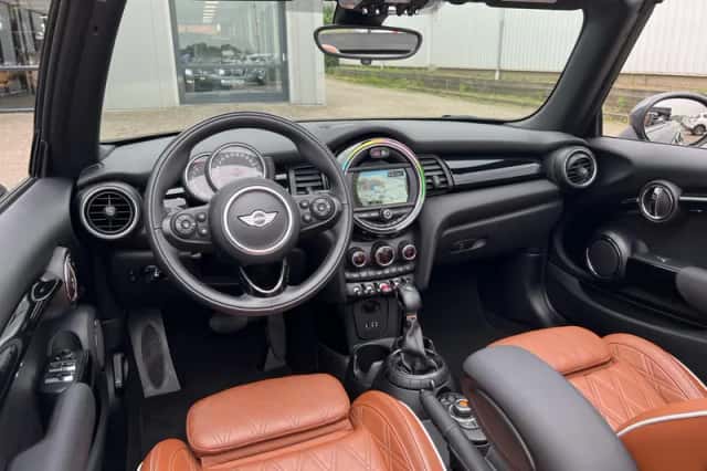 MINI Cabrio (2017) thumbnail 4