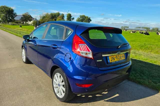 Ford Fiesta (2016) thumbnail 3