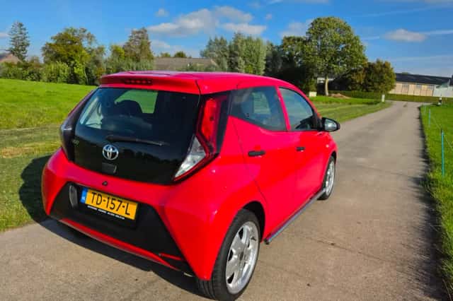 Toyota Aygo (2018) thumbnail 2
