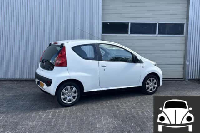 Peugeot 107 (2010) thumbnail 3