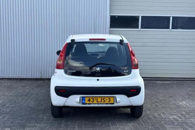 Peugeot 107 (2010) thumbnail 4