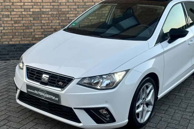 SEAT Ibiza (2017) thumbnail 2