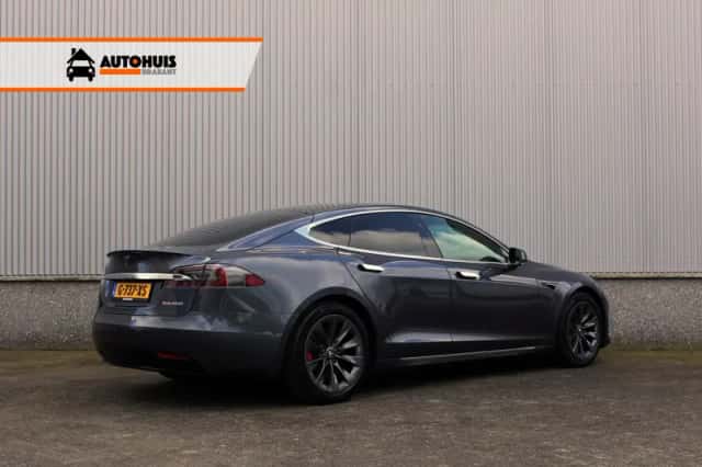 Tesla Model S (2019) thumbnail 2