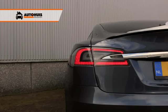 Tesla Model S (2019) thumbnail 4