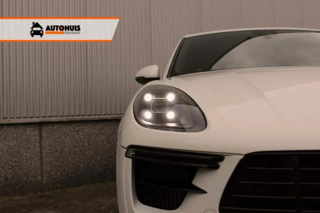 Porsche Macan (2015) thumbnail 3
