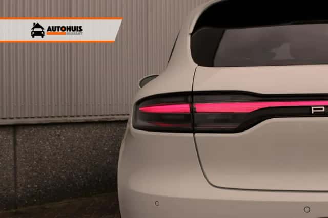 Porsche Macan (2015) thumbnail 4