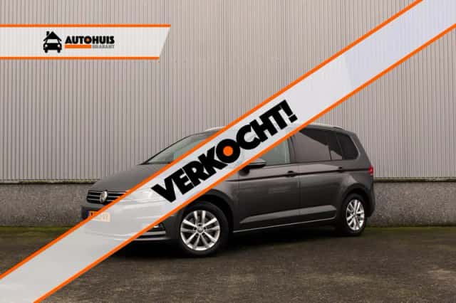 Volkswagen Touran (2016) thumbnail 1