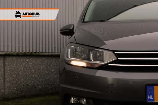 Volkswagen Touran (2016) thumbnail 3