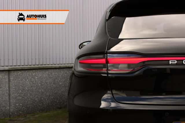Porsche Macan (2019) thumbnail 4