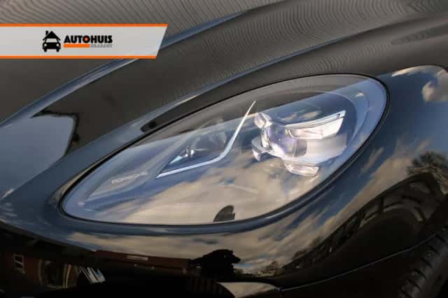 Porsche Macan (2019) thumbnail 6