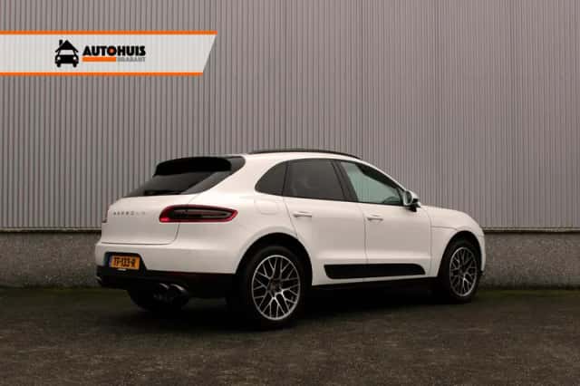 Porsche Macan (2015) thumbnail 2