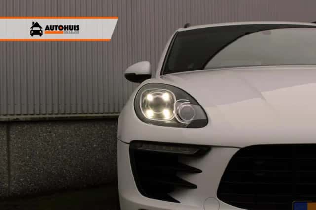 Porsche Macan (2015) thumbnail 3
