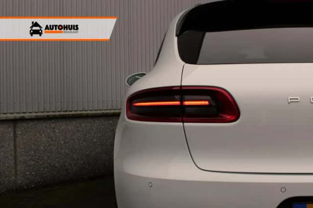 Porsche Macan (2015) thumbnail 4