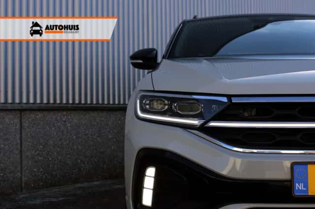Volkswagen T-Roc (2022) thumbnail 3