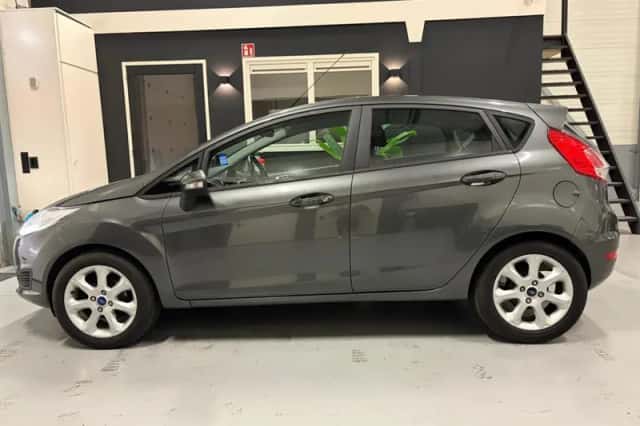 Ford Fiesta (2016) thumbnail 2