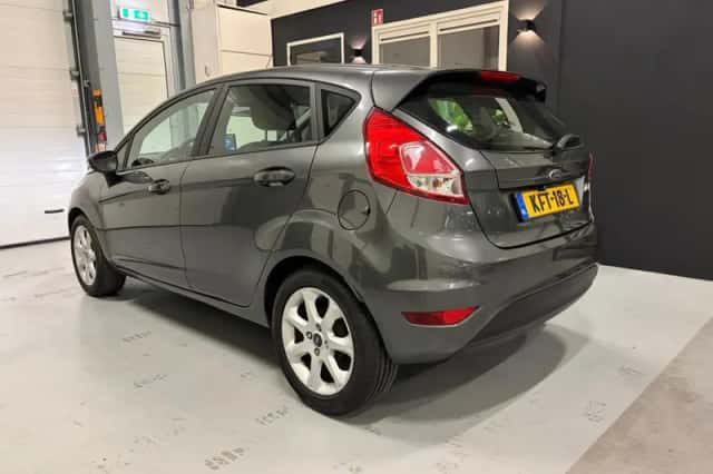Ford Fiesta (2016) thumbnail 3
