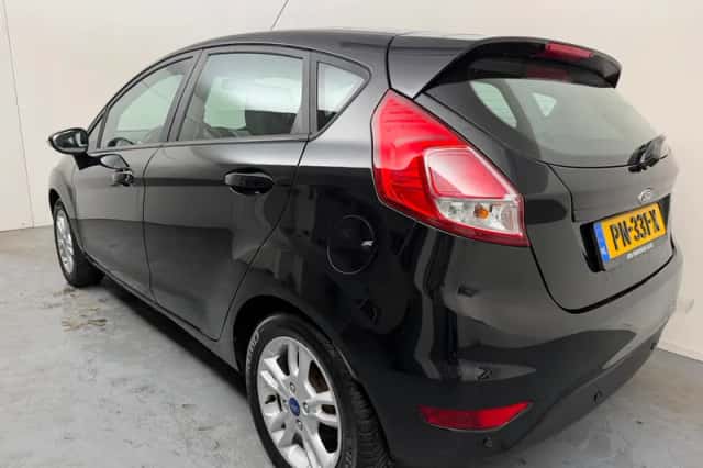 Ford Fiesta (2016) thumbnail 3