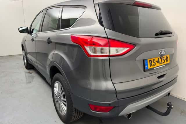 Ford Kuga (2013) thumbnail 3