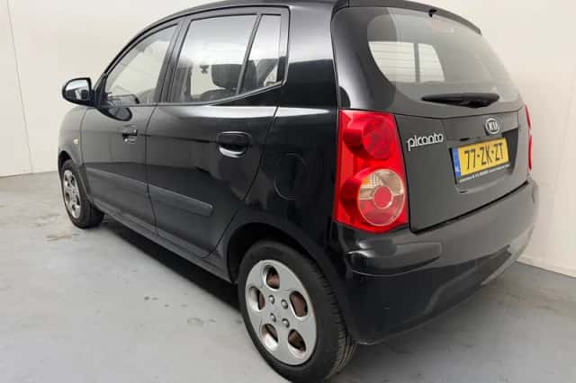 Kia Picanto (2008) thumbnail 3
