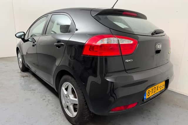 Kia Rio (2014) thumbnail 3