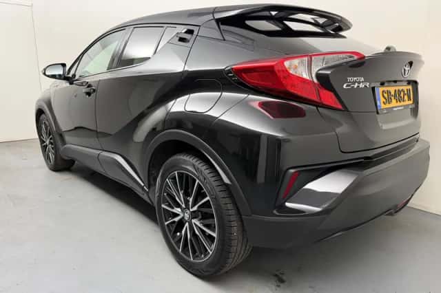 Toyota C-HR (2018) thumbnail 3