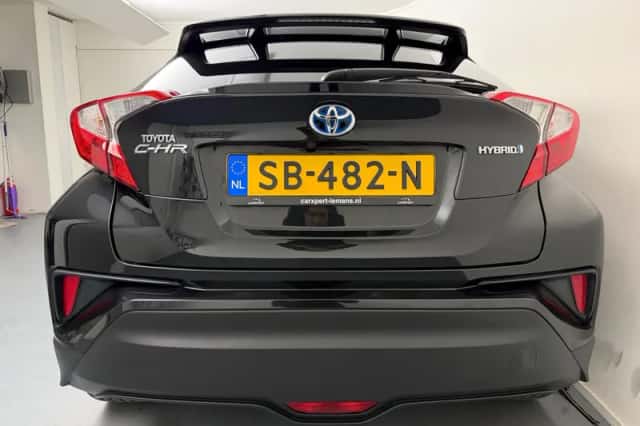 Toyota C-HR (2018) thumbnail 4