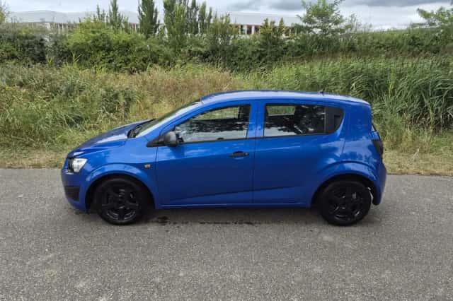 Chevrolet Aveo (2012) thumbnail 3
