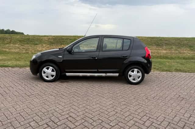Dacia Sandero (2011) thumbnail 2