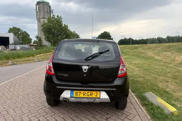 Dacia Sandero (2011) thumbnail 4