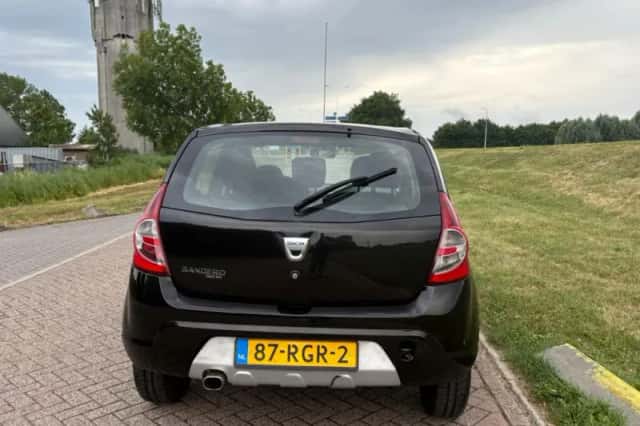 Dacia Sandero (2011) thumbnail 4