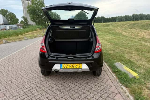 Dacia Sandero (2011) thumbnail 5