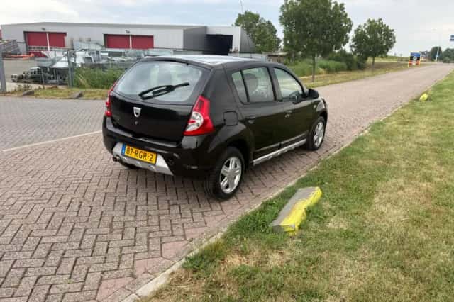 Dacia Sandero (2011) thumbnail 6