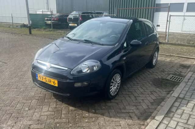 Fiat Punto (2011) thumbnail 1
