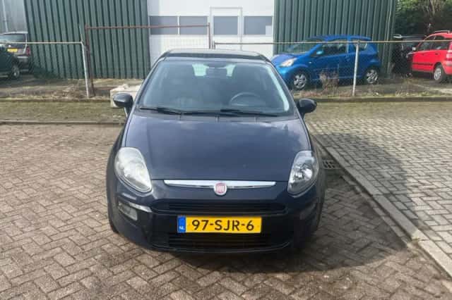 Fiat Punto (2011) thumbnail 2