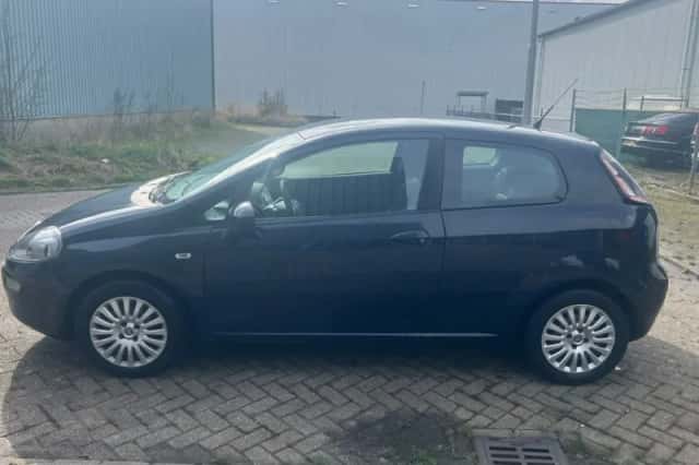 Fiat Punto (2011) thumbnail 3
