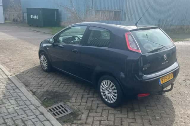 Fiat Punto (2011) thumbnail 4