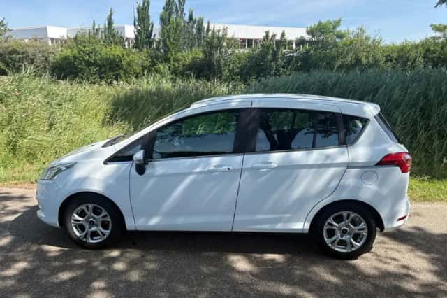 Ford B-Max (2018) thumbnail 3